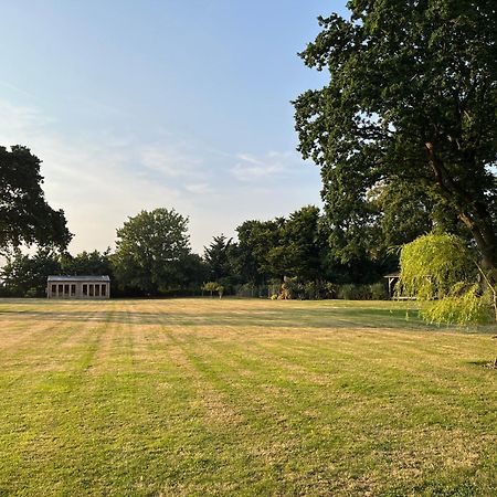 Stay At 'The Elms' In Tranquil Church Norton, Selsey - Ground Floor Bedroom, Own Private Bathroom, Quiet Beach, 2 Acre Garden By The Sea, On Edge Of Wildlife Nature Reserve Екстер'єр фото