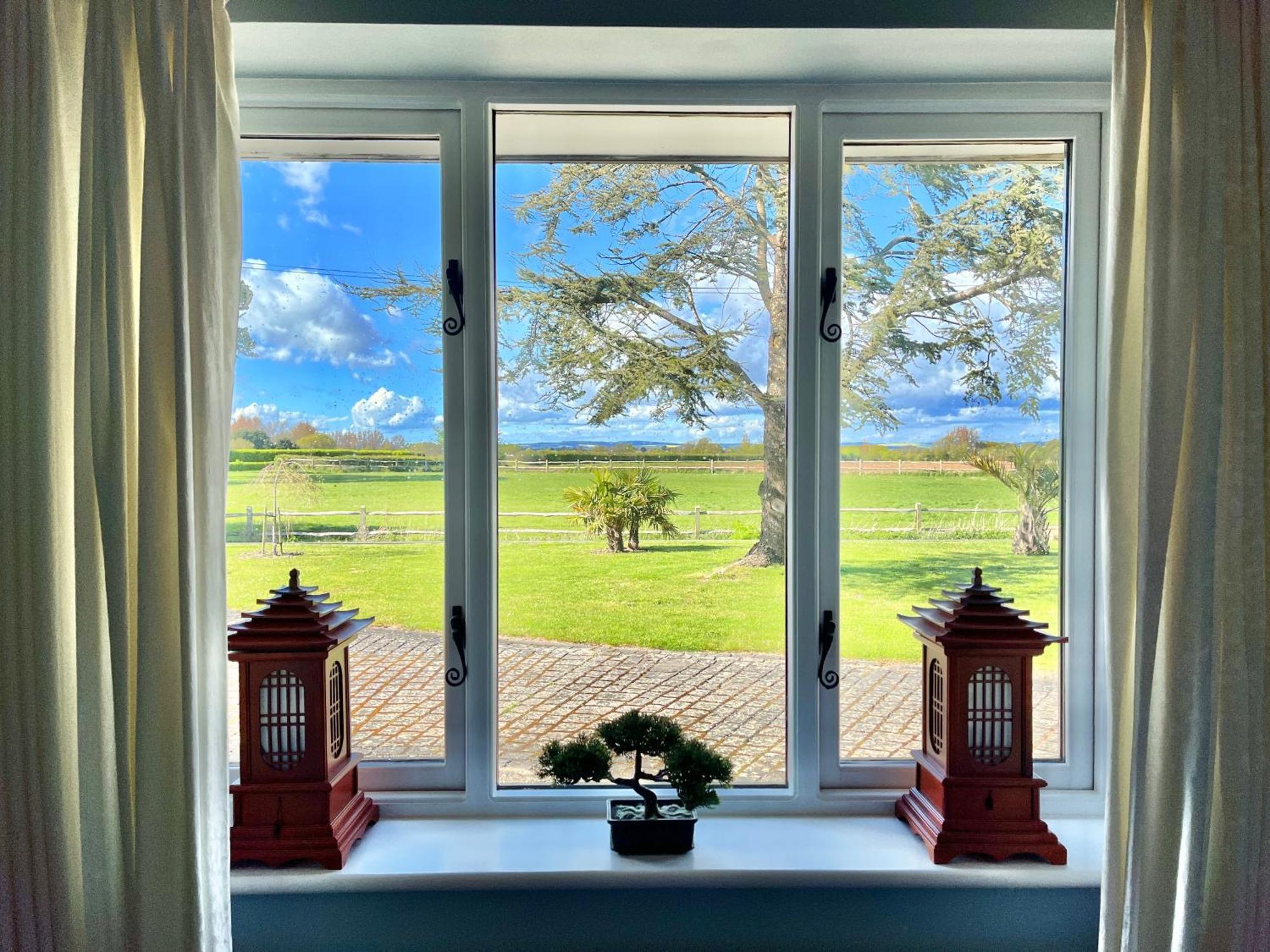 Stay At 'The Elms' In Tranquil Church Norton, Selsey - Ground Floor Bedroom, Own Private Bathroom, Quiet Beach, 2 Acre Garden By The Sea, On Edge Of Wildlife Nature Reserve Екстер'єр фото