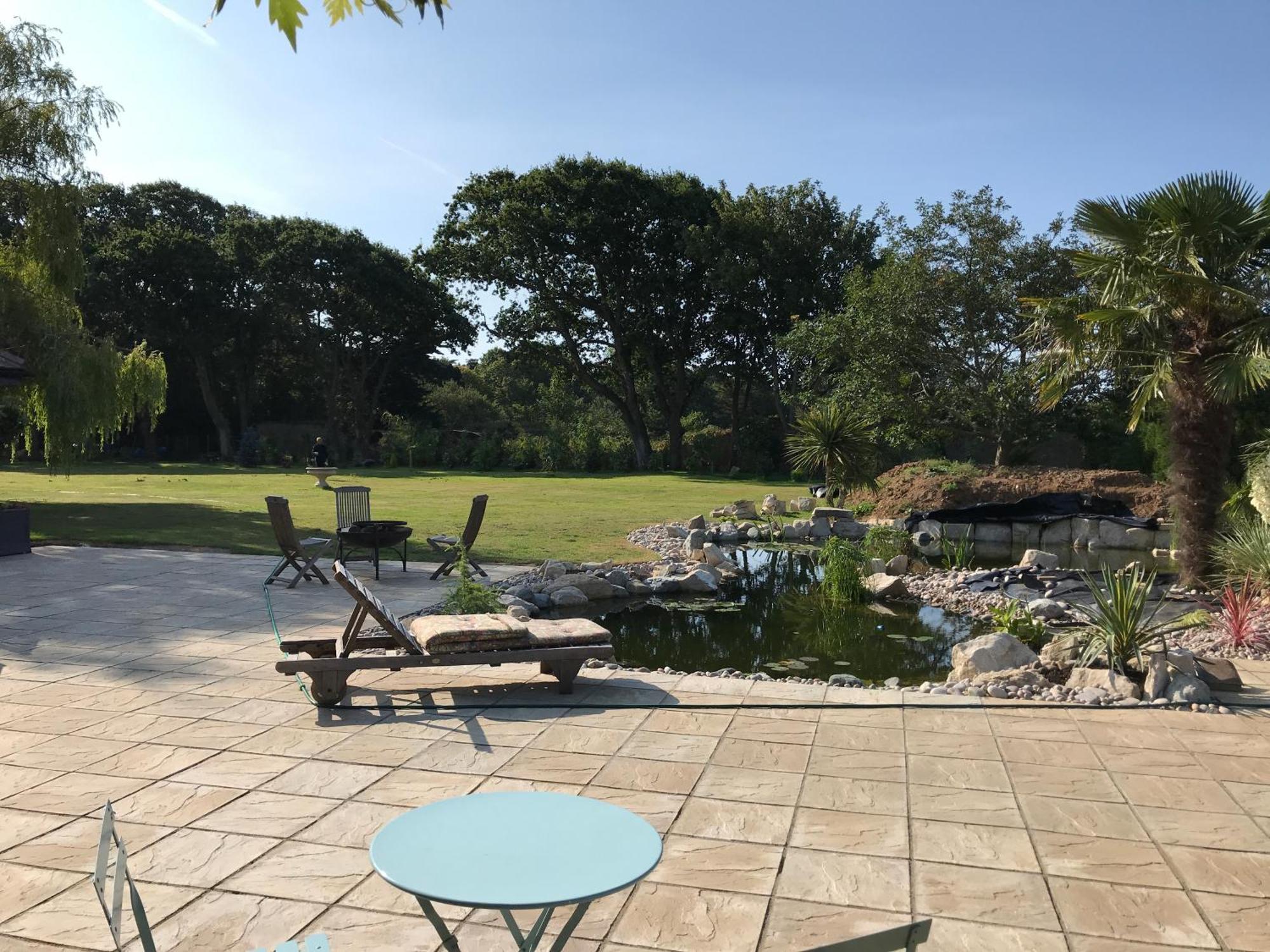 Stay At 'The Elms' In Tranquil Church Norton, Selsey - Ground Floor Bedroom, Own Private Bathroom, Quiet Beach, 2 Acre Garden By The Sea, On Edge Of Wildlife Nature Reserve Екстер'єр фото